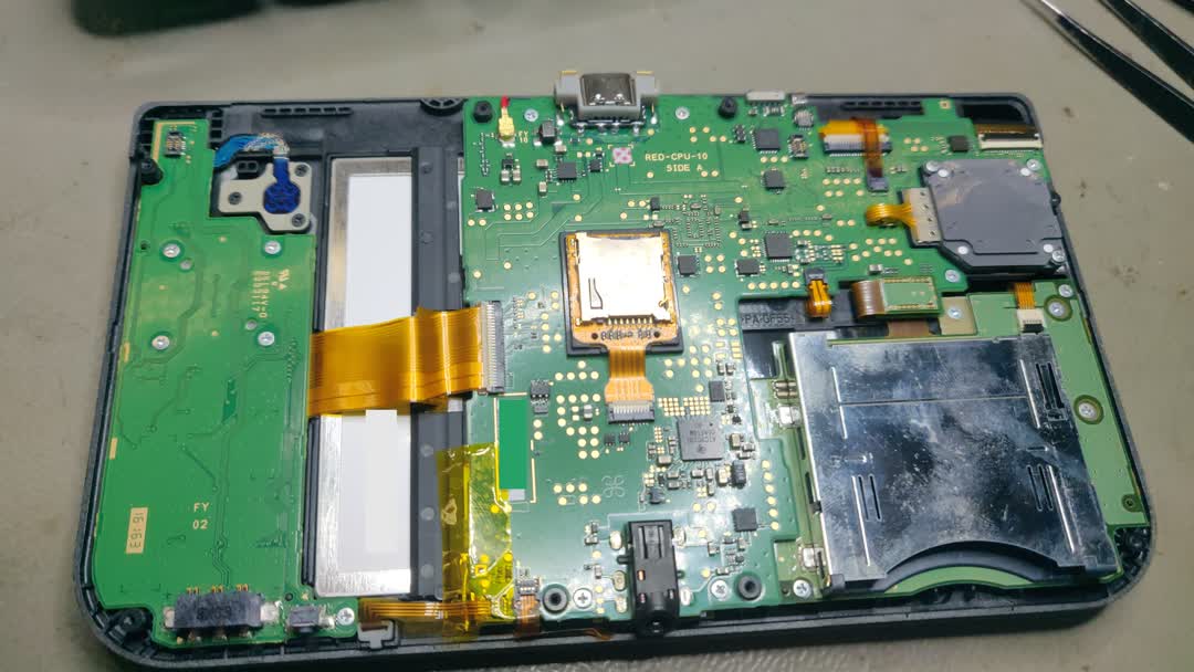 Picture of the full back of a
		new 3DS XL with the main and daughter boards visible.