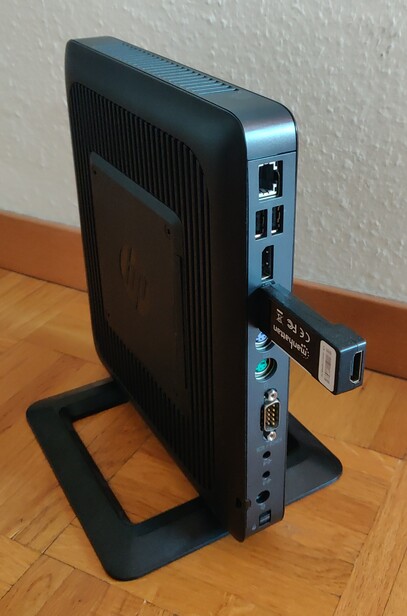 Picture of an HP t620 thin client
		from the back.